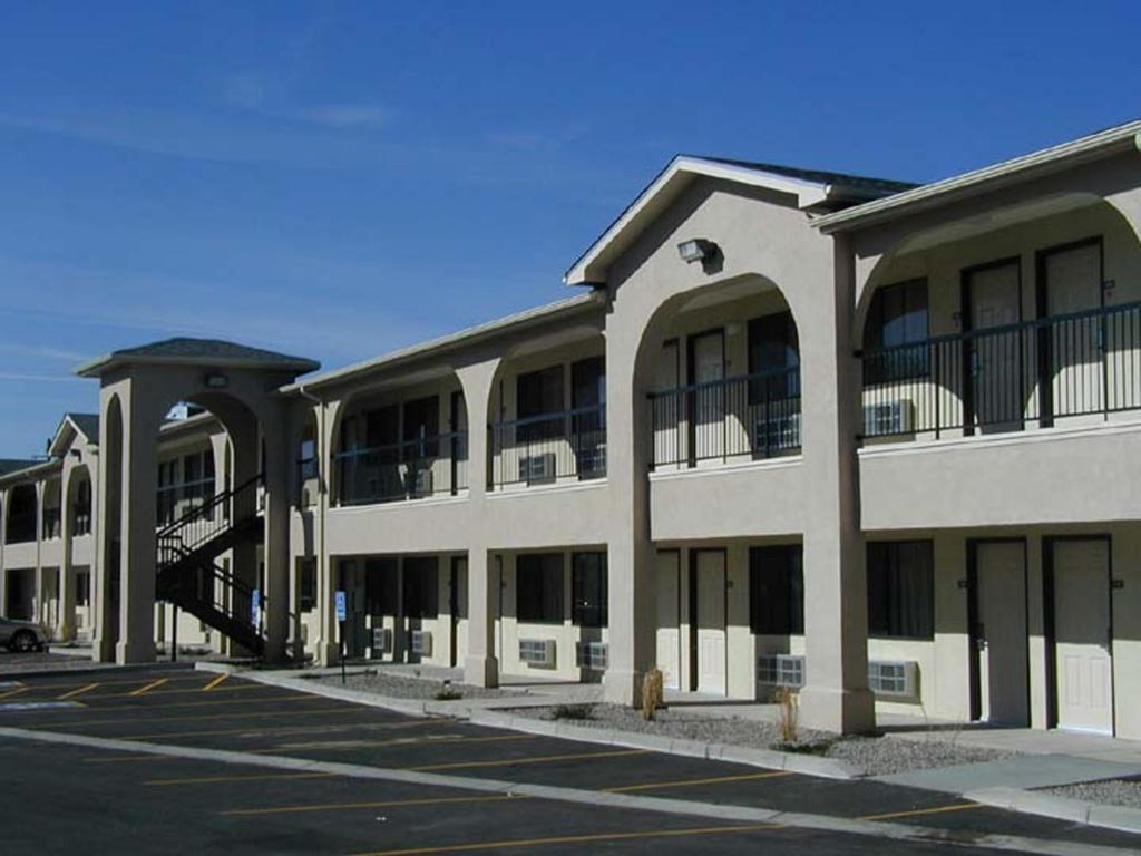 American Inn & Suites Albuquerque Exterior photo